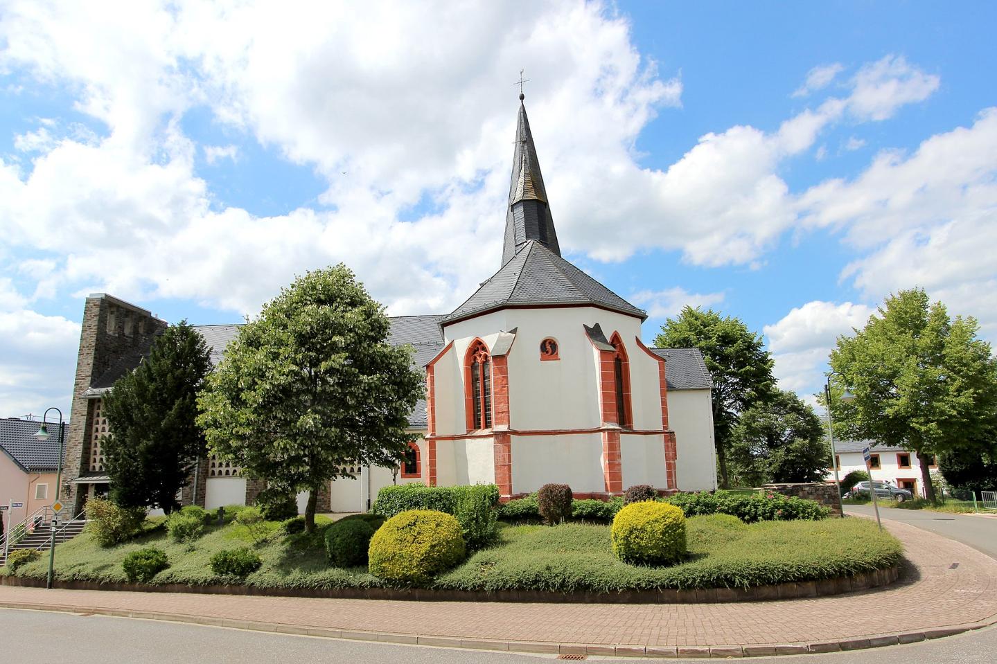 Die Pfarrkirche St. Peter und Paul in Auw