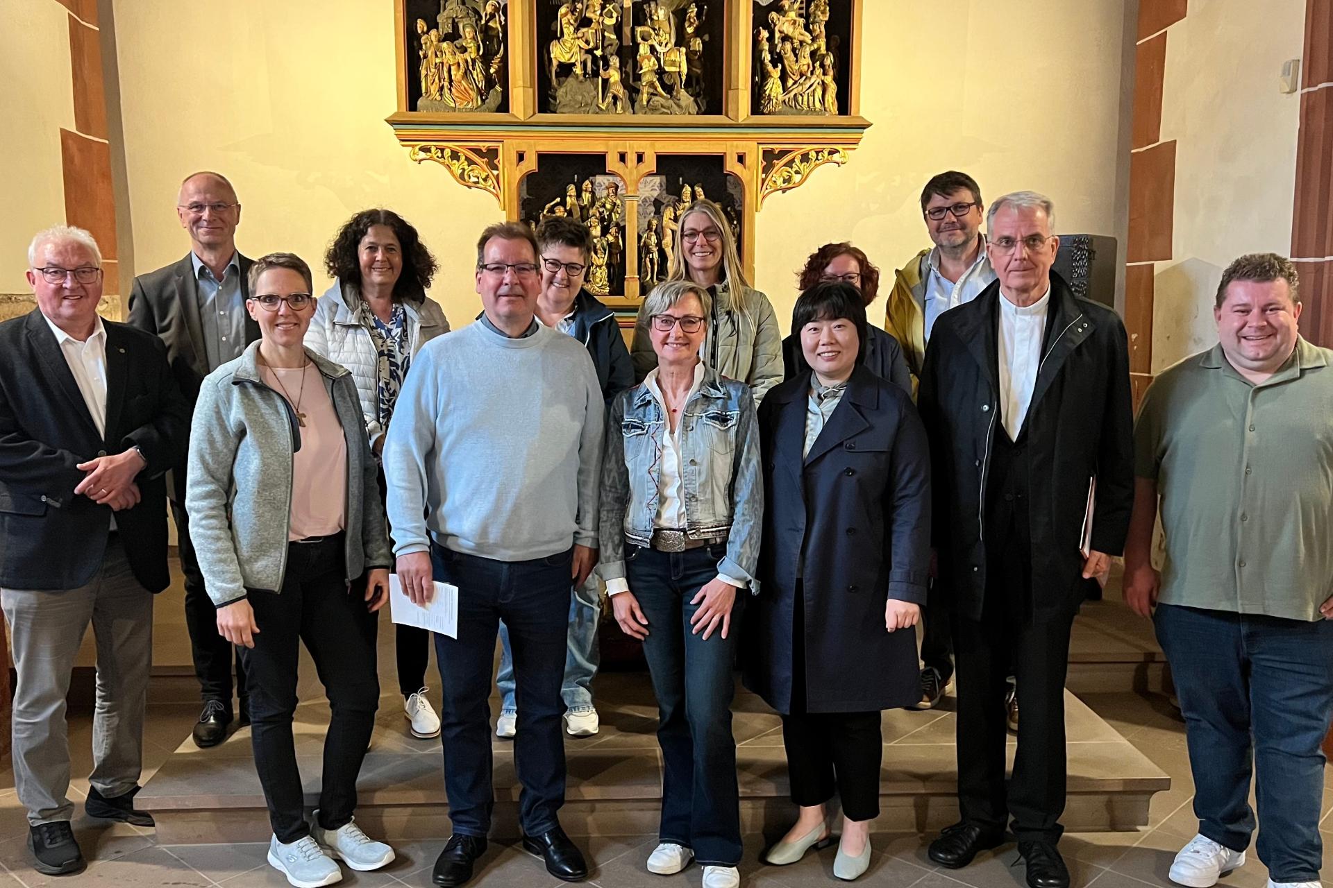Gruppenfoto aller Kirchenmusikerinnen und Kirchenmusiker